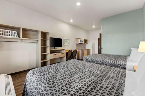 woodspring suites easton nazareth