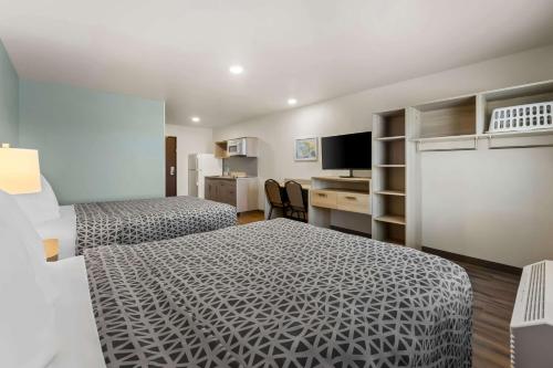 woodspring suites easton nazareth