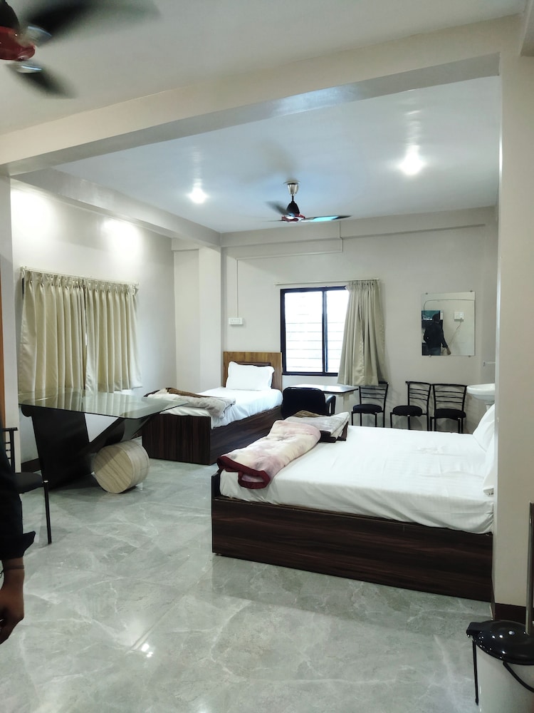 sr hotel kilerama ashta