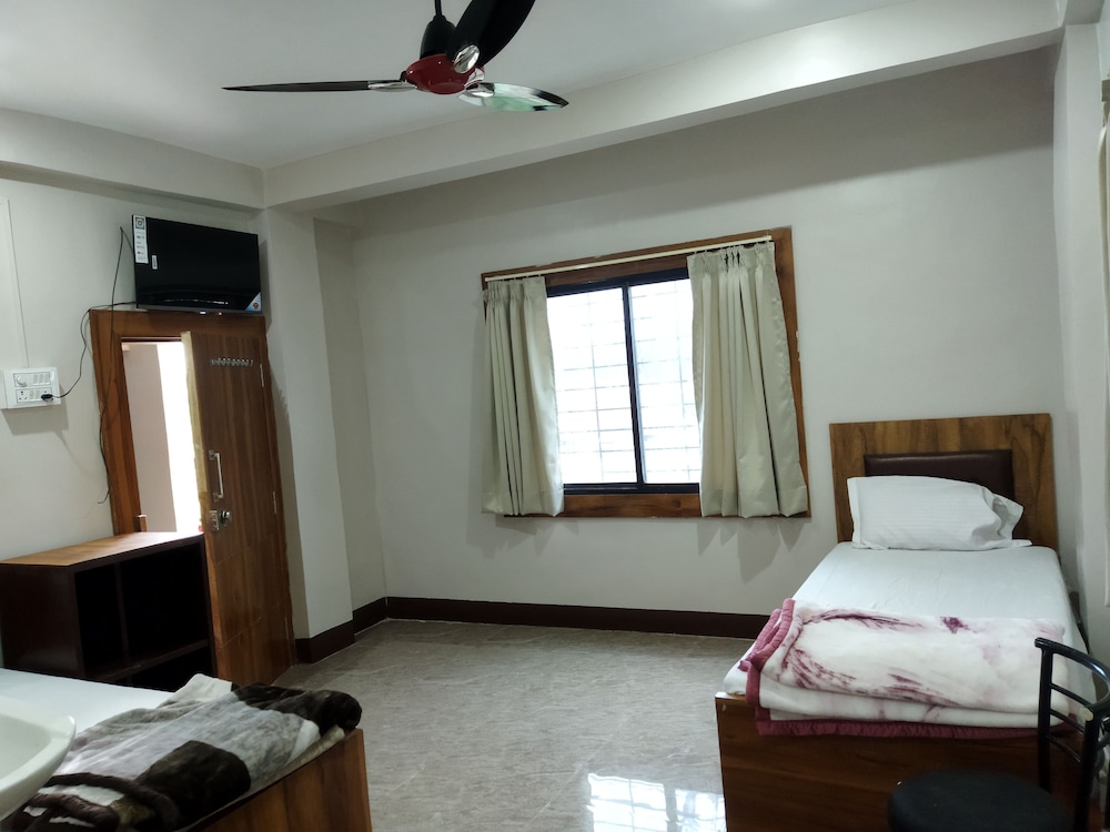 sr hotel kilerama ashta