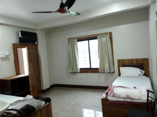 sr hotel kilerama ashta