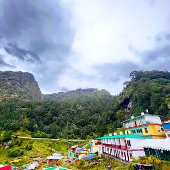 chopta gaurav hotel