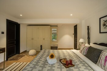 luxury 3br duplex with pool in goa s beverly hills