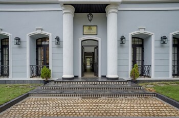 luxury 3br duplex with pool in goa s beverly hills