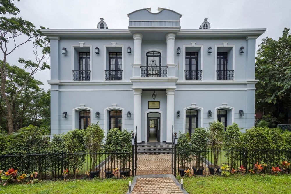 luxury 3br duplex with pool in goa s beverly hills