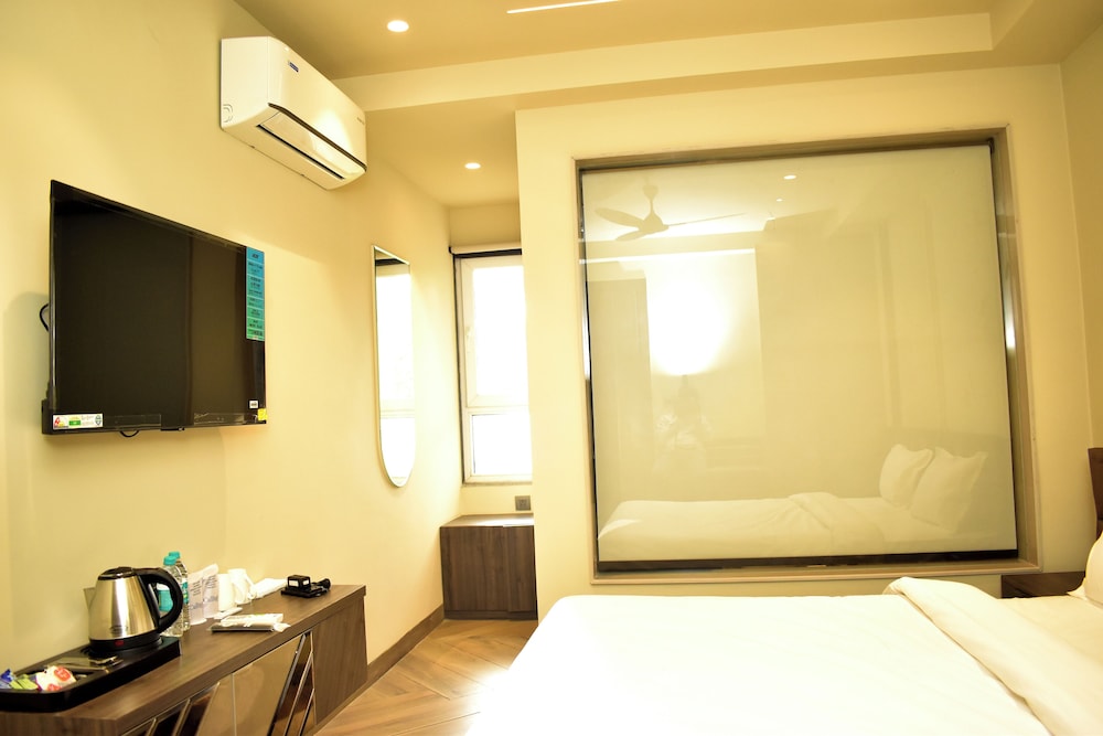 qotel signature coleman janakpuri