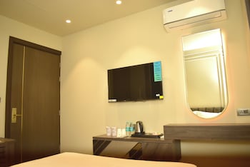 qotel signature coleman janakpuri