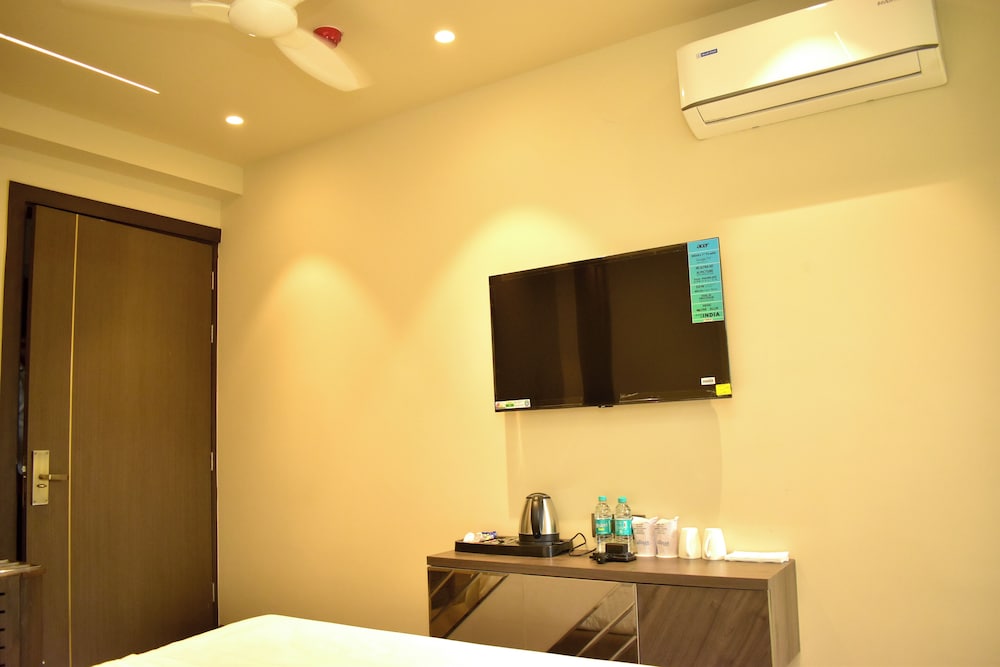 qotel signature coleman janakpuri