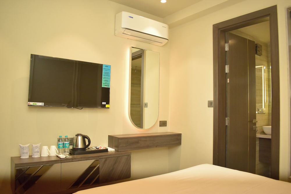 qotel signature coleman janakpuri