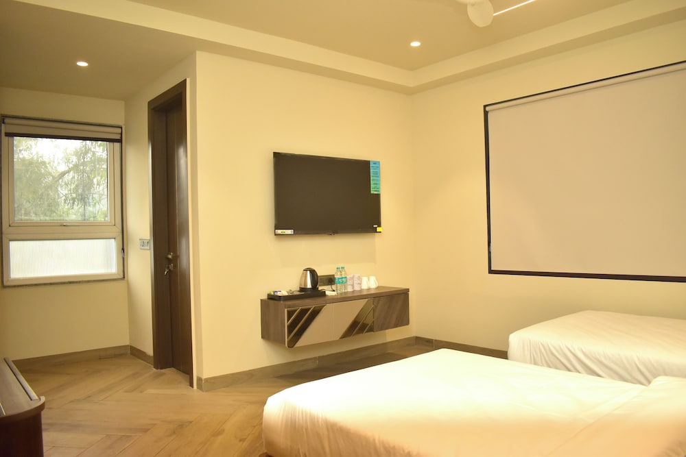 qotel signature coleman janakpuri
