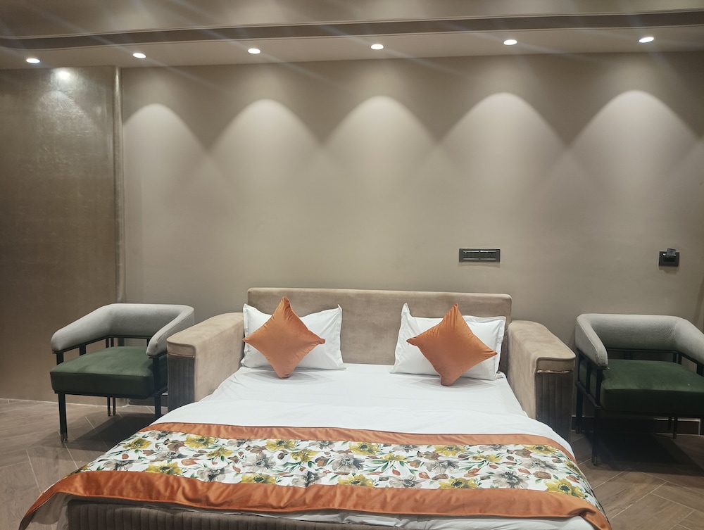 qotel signature coleman janakpuri