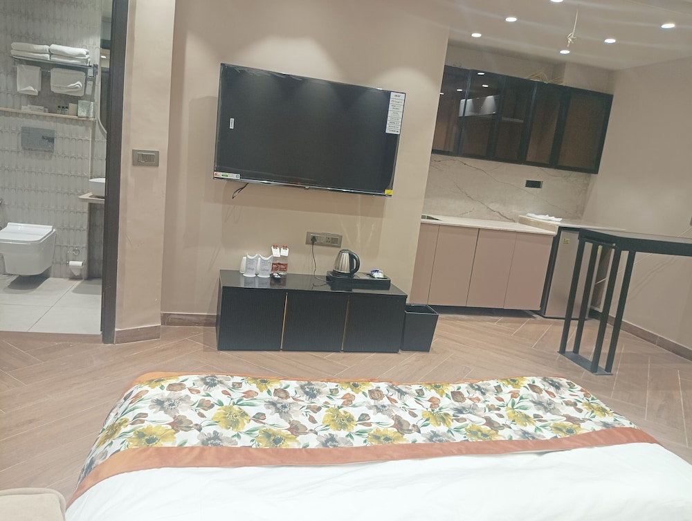 qotel signature coleman janakpuri