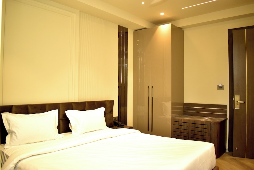 qotel signature coleman janakpuri