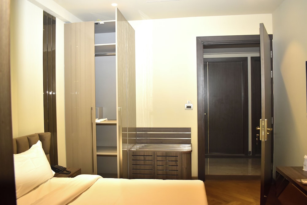 qotel signature coleman janakpuri