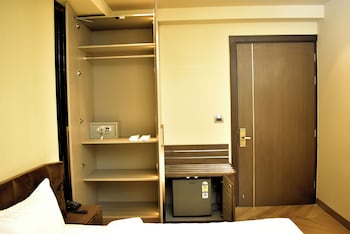 qotel signature coleman janakpuri