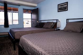 Maverick Motel And Glamp Ground,1510 S 2Nd St,2 star