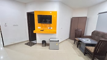 hotel kelvish by foxi group