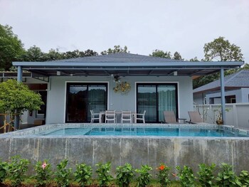 unchan liveliness pool villa