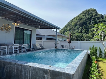 unchan liveliness pool villa