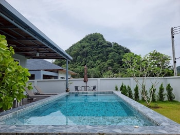 unchan liveliness pool villa