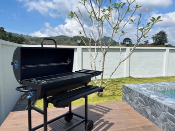 unchan liveliness pool villa