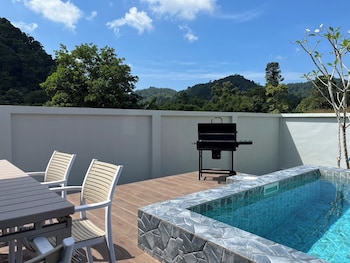 unchan liveliness pool villa