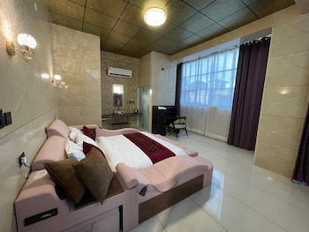 w and h view residency