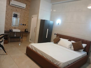 w and h view residency