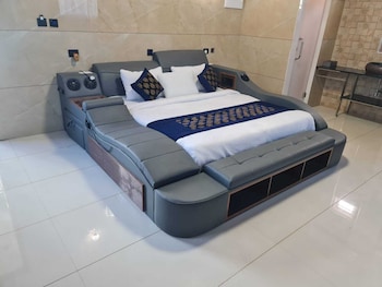 w and h view residency