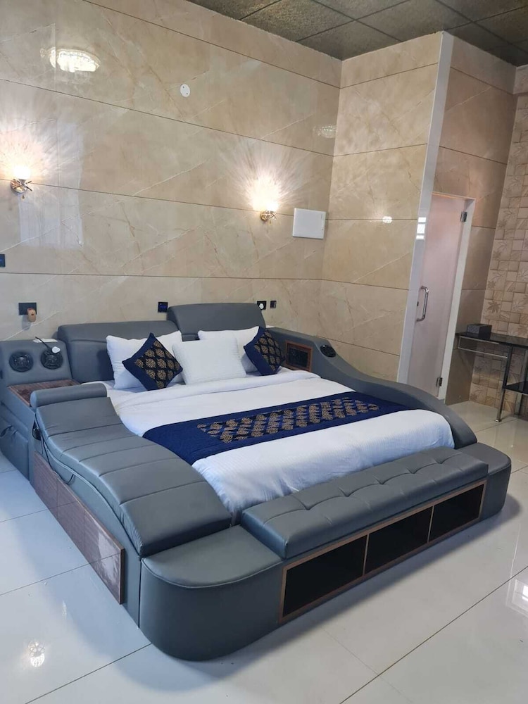 w and h view residency