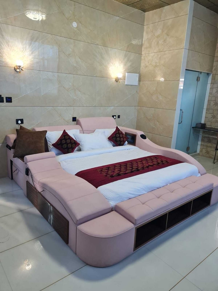 w and h view residency