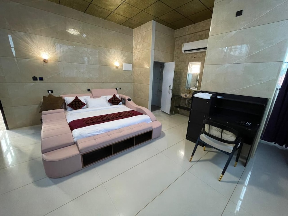 w and h view residency