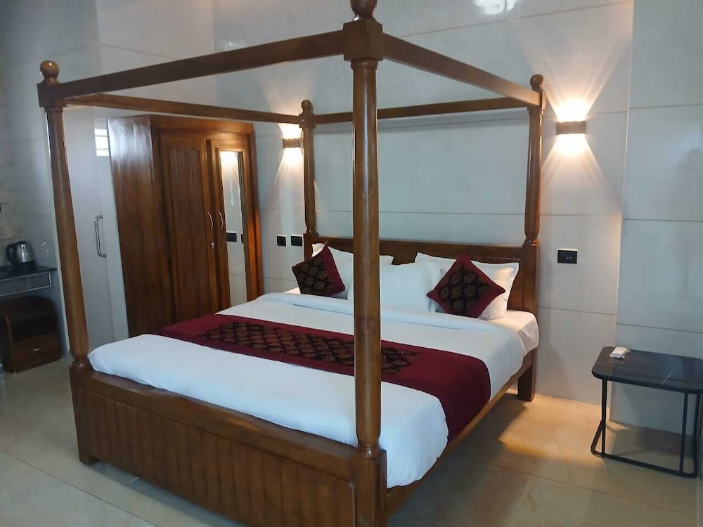 w and h view residency