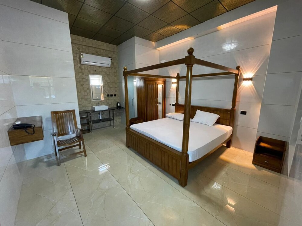 w and h view residency