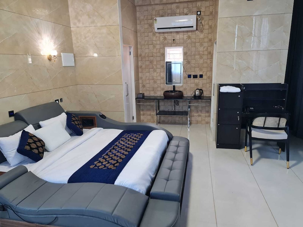 w and h view residency