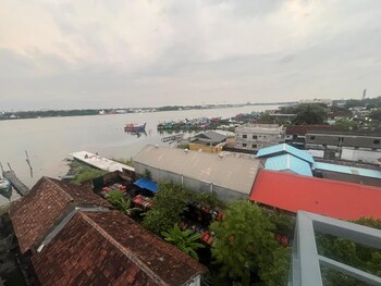 w and h view residency