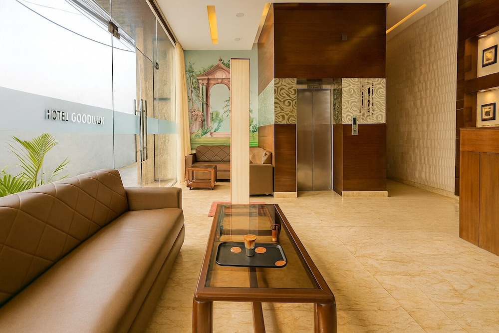 hotel good lucky by jmd group near delhi igi airport