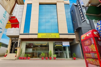 hotel good lucky by jmd group near delhi igi airport