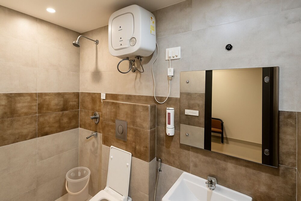 hotel good lucky by jmd group near delhi igi airport