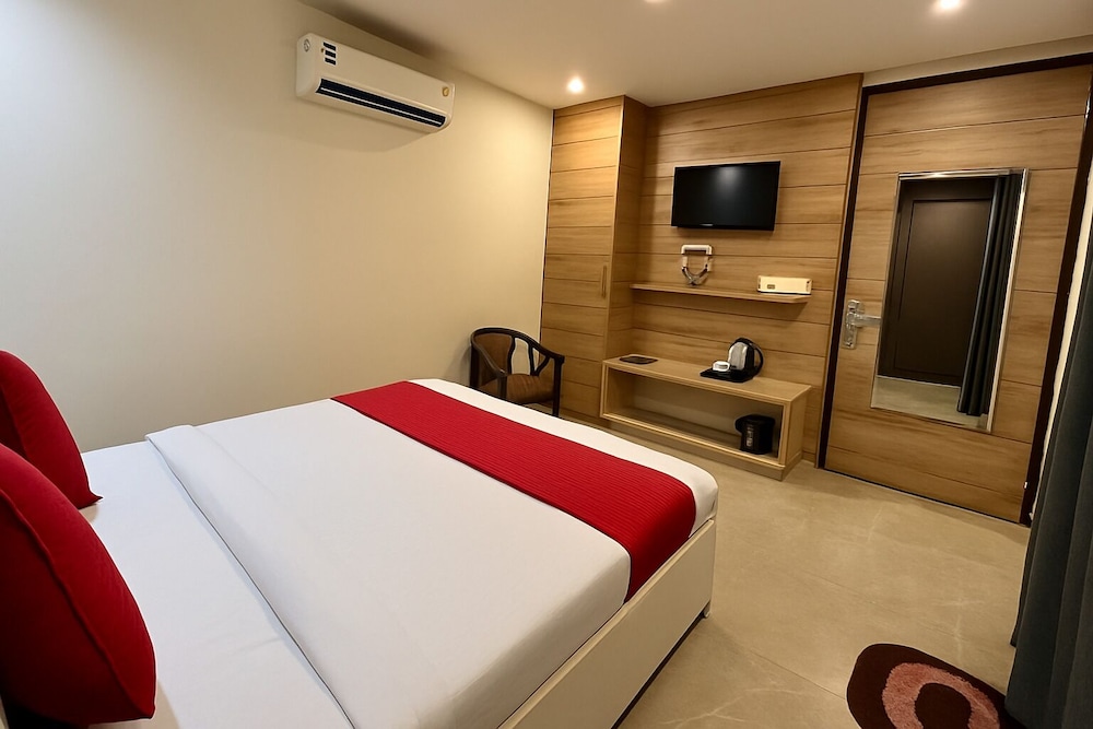 hotel good lucky by jmd group near delhi igi airport