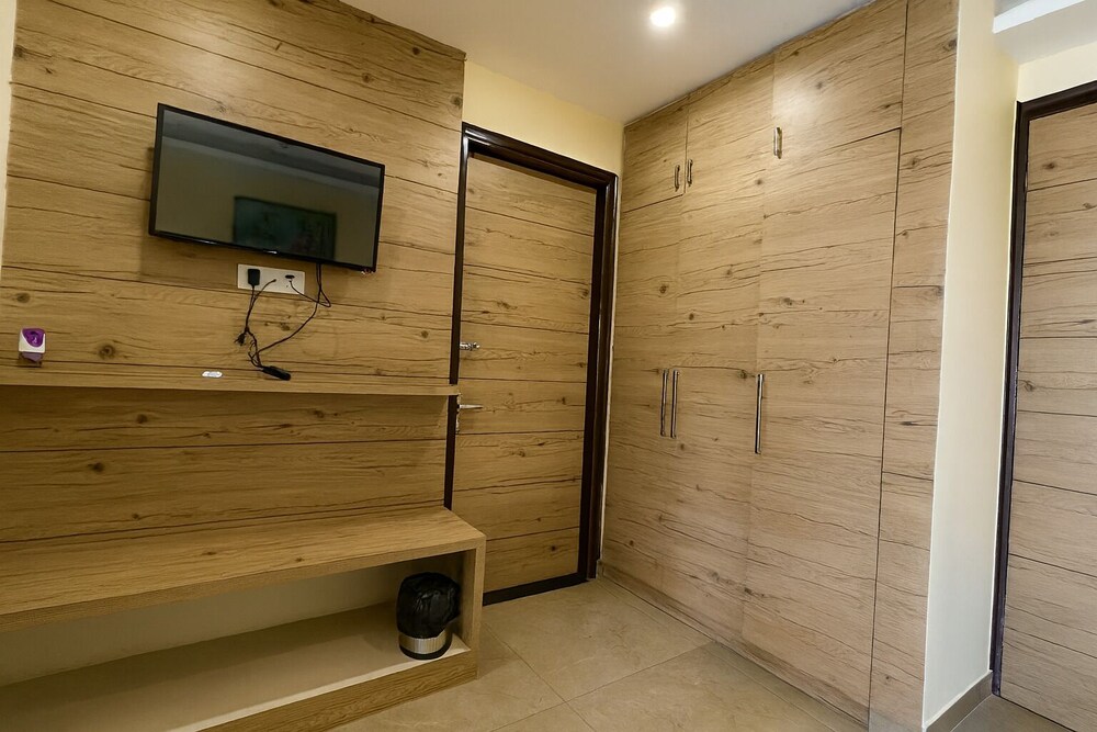 hotel good lucky by jmd group near delhi igi airport