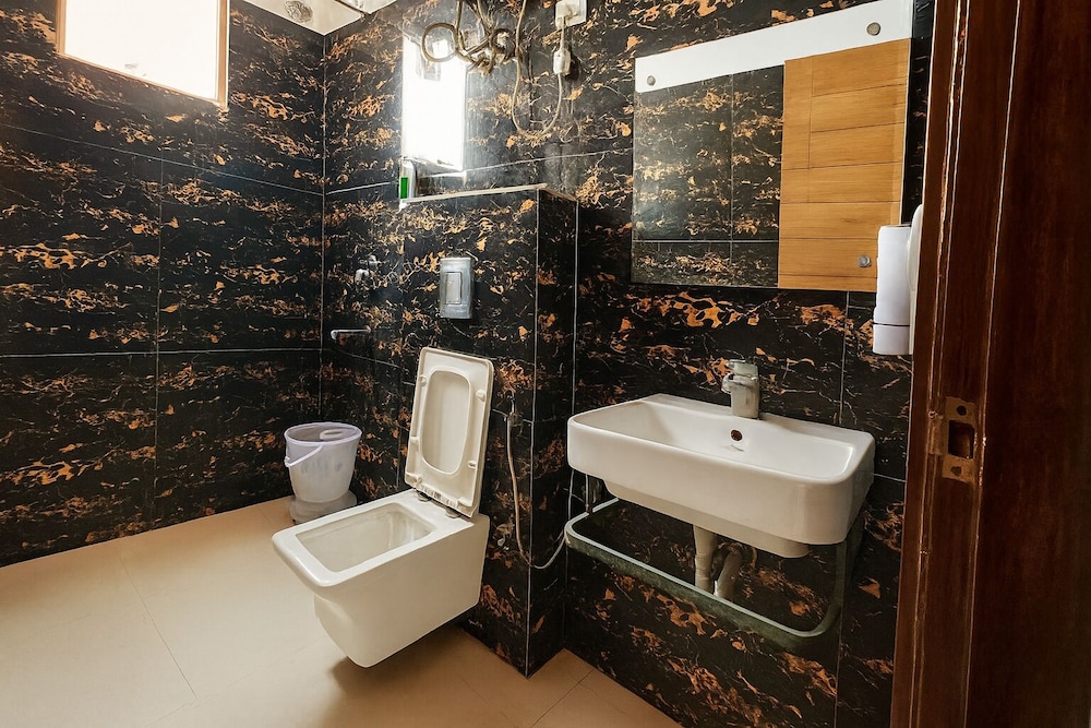 hotel good lucky by jmd group near delhi igi airport