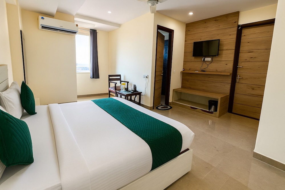 hotel good lucky by jmd group near delhi igi airport