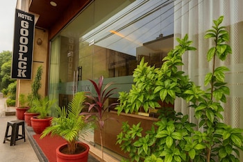 hotel good lucky by jmd group near delhi igi airport