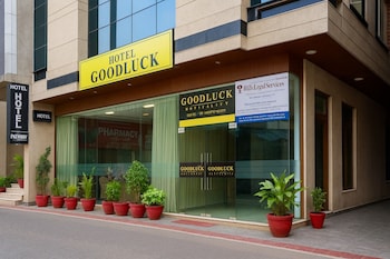 hotel good lucky by jmd group near delhi igi airport