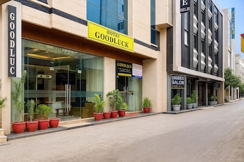 hotel good lucky by jmd group near delhi igi airport