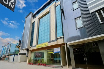 hotel good lucky by jmd group near delhi igi airport