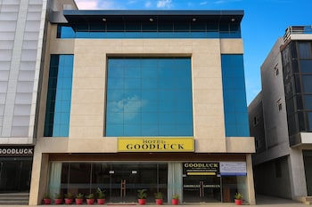 hotel good lucky by jmd group near delhi igi airport