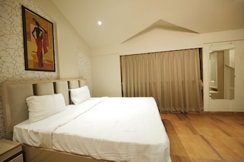 Warm Wood Villa By 97Royalvista,,2 star