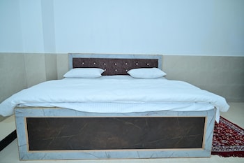 Hotel Red Inn,,2 star